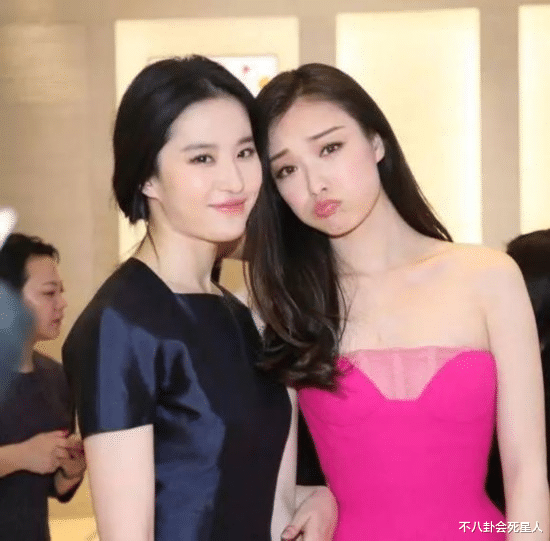 李小冉|7位女星成合照杀手，李小冉白到发光，倪妮气质好，她让杨颖害怕