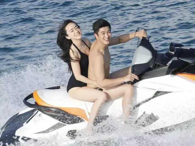 霍思燕|41岁霍思燕和36岁杜江出海游玩: 身材火辣皮肤白皙, 镜头前笑容可掬