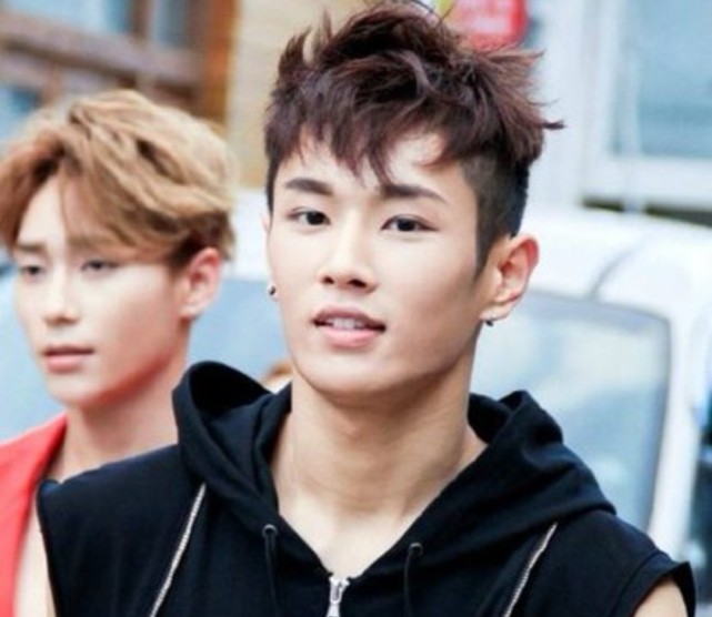 王一博|明星回国前后对比判若两人，这是同一个人？看到王一博，太惊艳了吧！