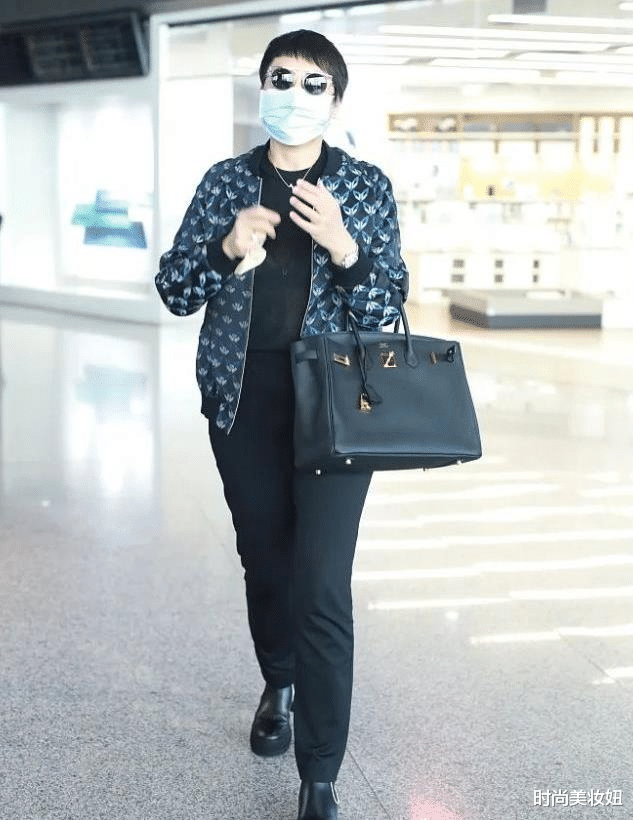 时尚美妆妞 张凯丽真不肯优雅老去，59岁还喜欢穿短裤露大腿，哪像奶奶辈