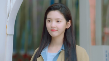 赵露思|25岁章若楠，23岁赵露思，同是初恋脸，一个跻身小花，一个捧不红