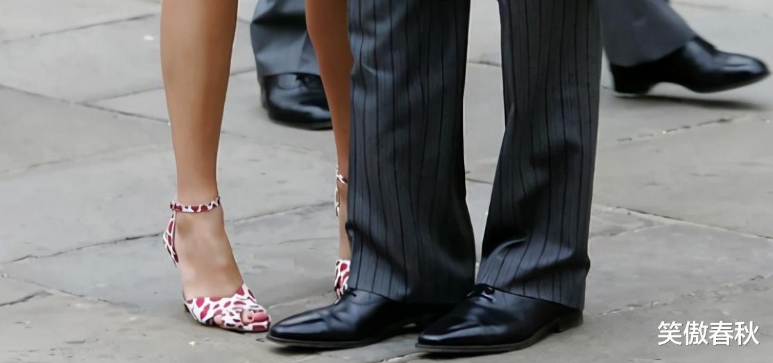 威廉|卡米拉女儿貌美让威廉都爱慕，儿媳妇更胜一筹，和婆婆同年穿婚纱