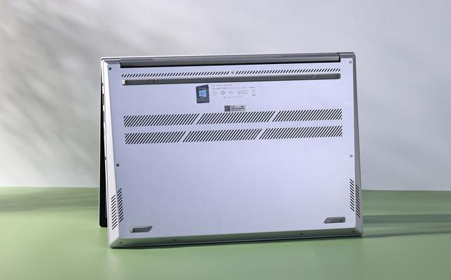 筆記本|華碩靈耀Pro14評測：14英寸性能小鋼炮，流星白超贊