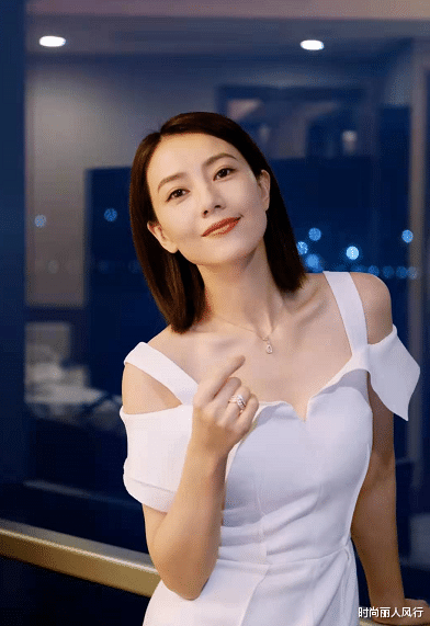 高圆圆|41岁高圆圆逆生长！穿蕾丝白裙女神范十足，爆料女儿像翻版赵又廷