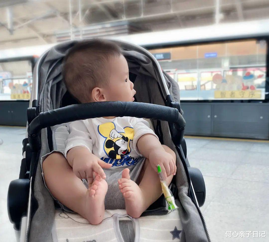 何心亲子日记|怎么给1岁左右宝宝读绘本？重在这一点！附【绘本读法+选绘本技巧】