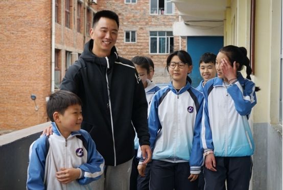 文职|男生容易考的3个铁饭碗职业，前景好收入高，家有男孩儿的可收藏