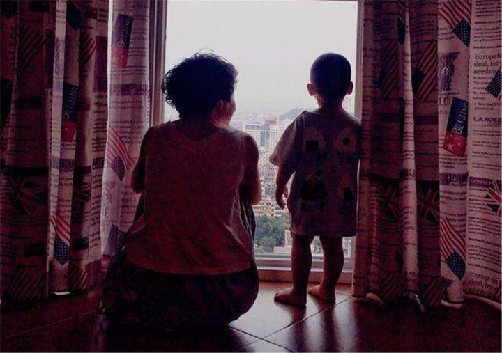 离婚 男子离婚被判赔丈母娘16万带娃费！法律如何认定抚养义务？3点需要清楚