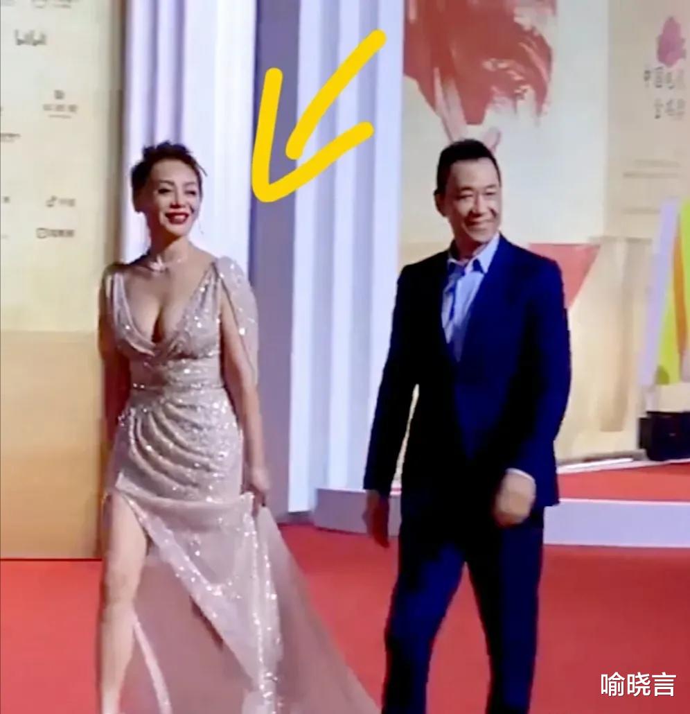 宁静|金鸡奖生图,一群风姿绰约的80、90花,竟然被49岁的宁静抢了风头