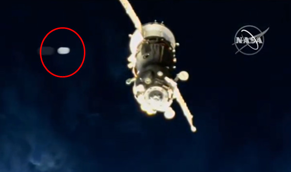 卫星 不明飞行物差点撞上空间站！美国宇航局直播视频，拍到“神秘光球”高速飞过