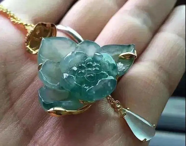 |翡翠雕刻中的莲花,是什么意思?