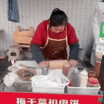 搞笑GIF:学友最经典的一首!吻别