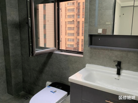 |邻居家一梯一户的新房,电梯旁打柜子超实用,很多人都没有见过