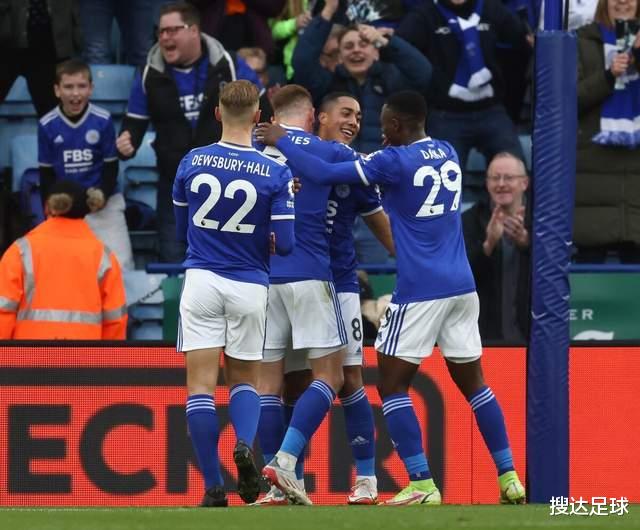 英超|2-4變4-0！前英超冠軍吊打新土豪+完成復(fù)仇，非洲鋒霸空翻慶祝