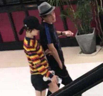 赵英俊|亲友接受采访：赵英俊去世后病房响起《小红花》，未婚妻低调送别