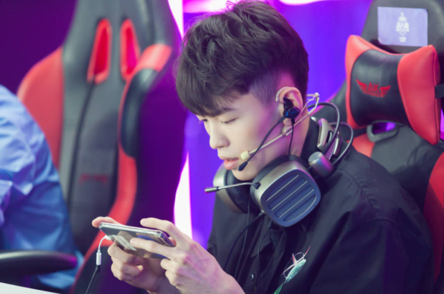 ag战队|职业选手转型游戏主播，从AG走出来的包子，自述一路走来的历程