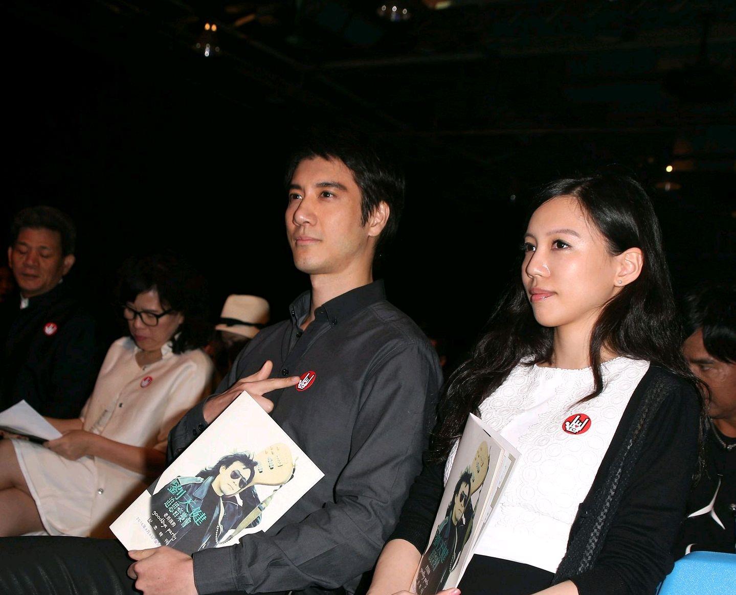 王力宏|互撕5天，王力宏认怂，宣告暂时退圈，这场较量李靓蕾是赢家吗？