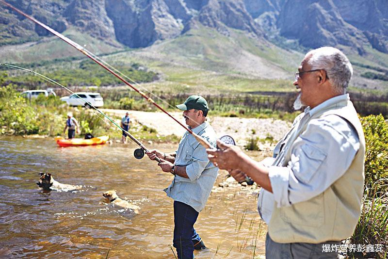 中老年人|为什么越来越多的中老年人对钓鱼上瘾?为了吃鱼吗?原因有四