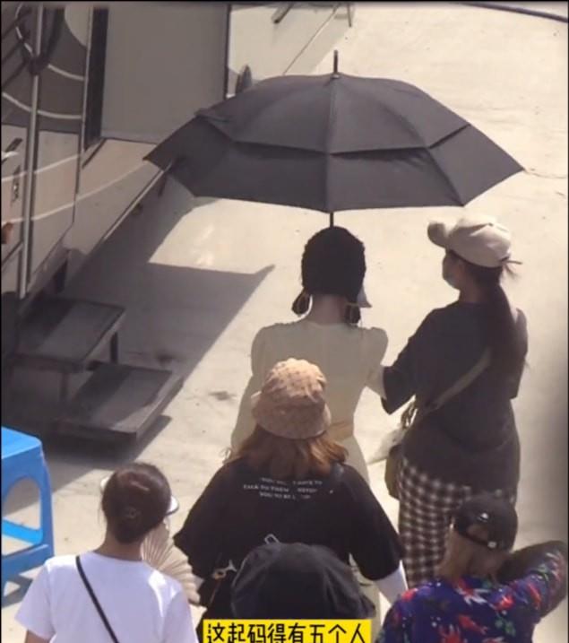 时尚百搭说 明星招助理成瘾，演员谭凯不招助理原因曝光，担心自己变成废物