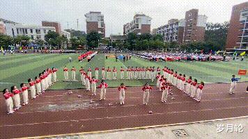 谢霆锋|同是18岁，谢霆锋蔡徐坤谁更加帅气？哈哈哈对照明显