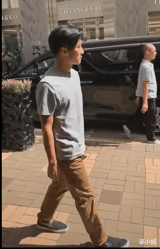 谢霆锋|谢霆锋身高遭质疑？近照又黑又矮，网友吐槽最多1米68？