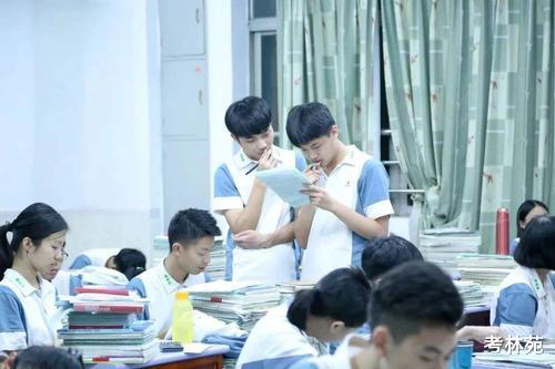 学霸|女生靠关系进重点高中，高考仅206分：强行进学霸圈，不一定好