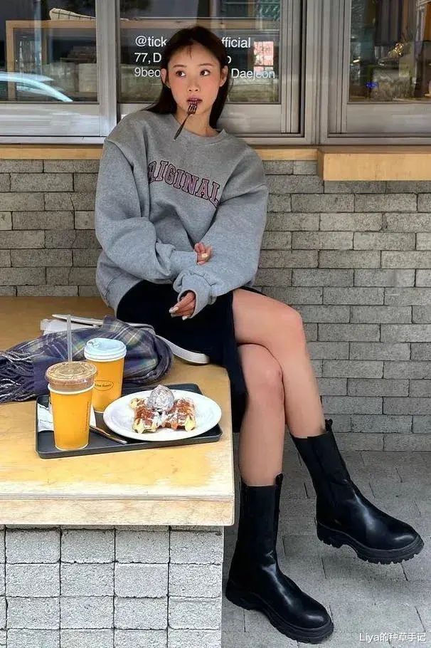 Liya的种草手记 卫衣 + 半裙 = 好看 + 高级