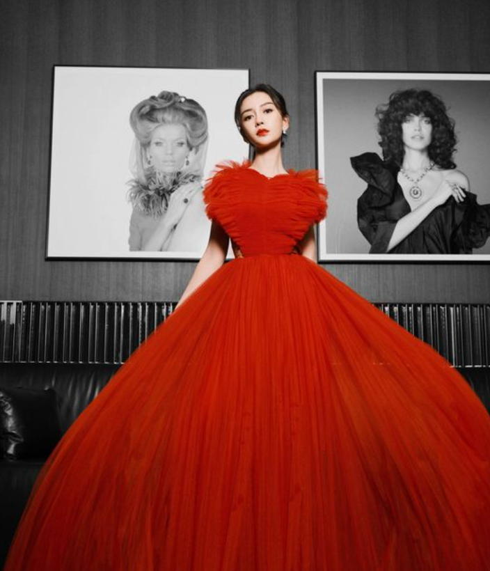 杨幂|一袭红衣的女星们,杨颖杨幂宋茜热巴等谁最美呢