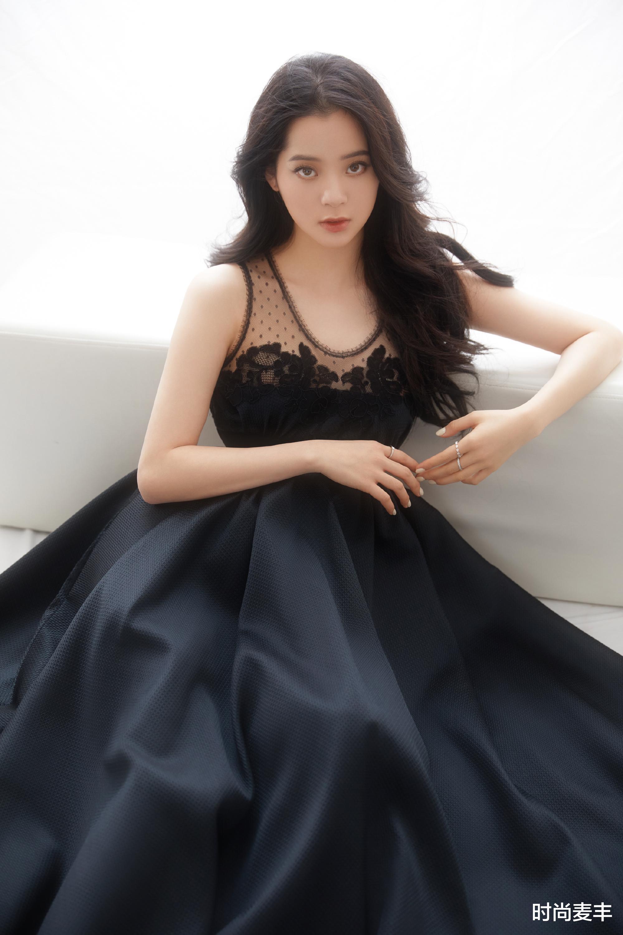 欧阳娜娜|欧阳娜娜换发色宛如换头,金色发型走女团风,卡其色针织衫秀成熟