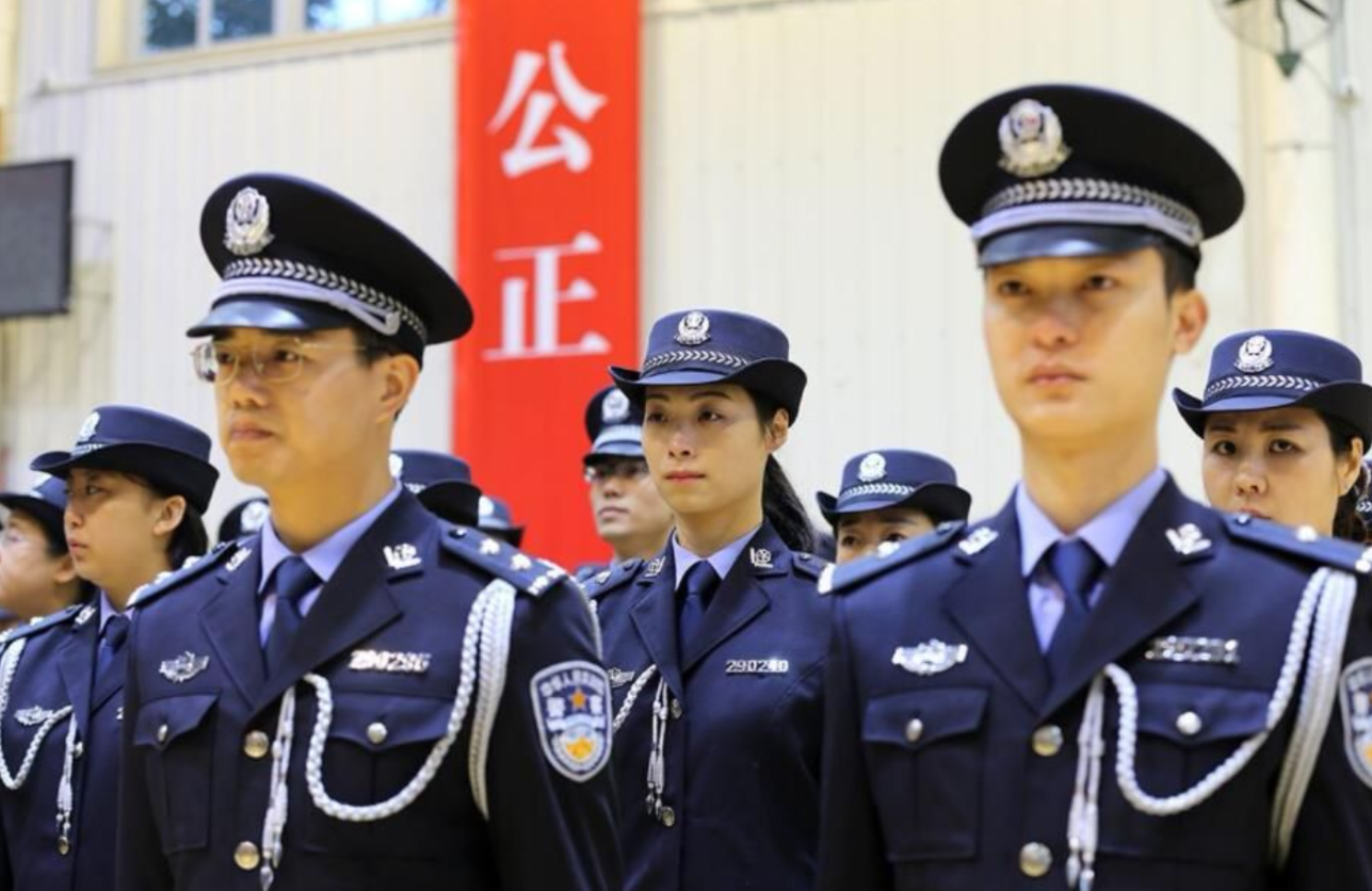 同樣是警服，“忍瞭”美國的、韓國的，看到迪拜的警服後：厲害瞭-圖2