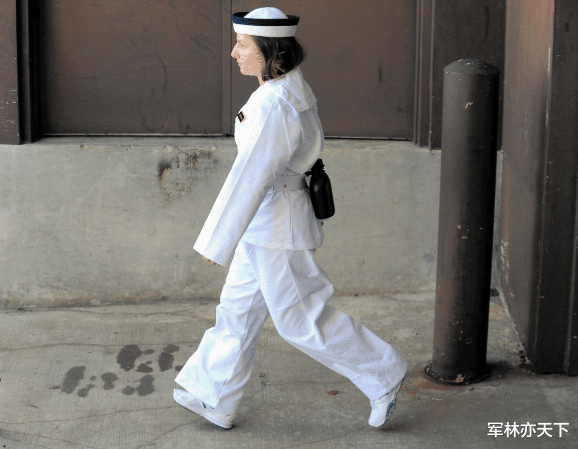 美国海军学院|美国海军学院的普莱贝军装，暑假实习时穿，现役部队官兵不配发