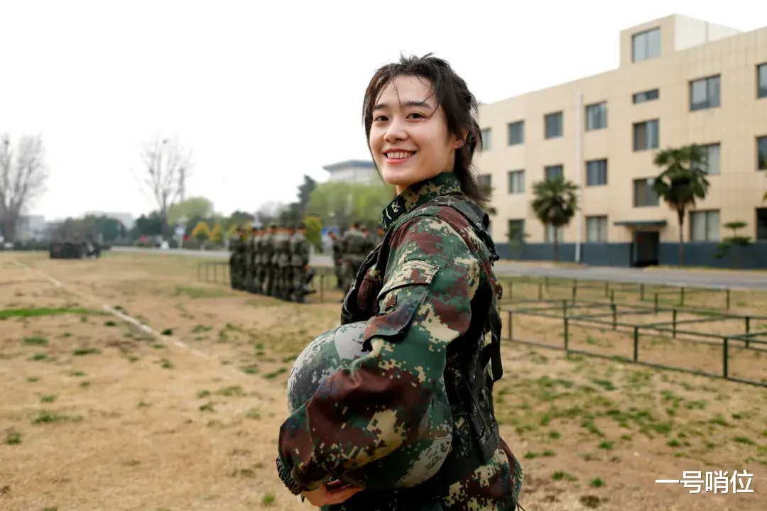 明星|40万粉丝的小姐姐，当排长了！