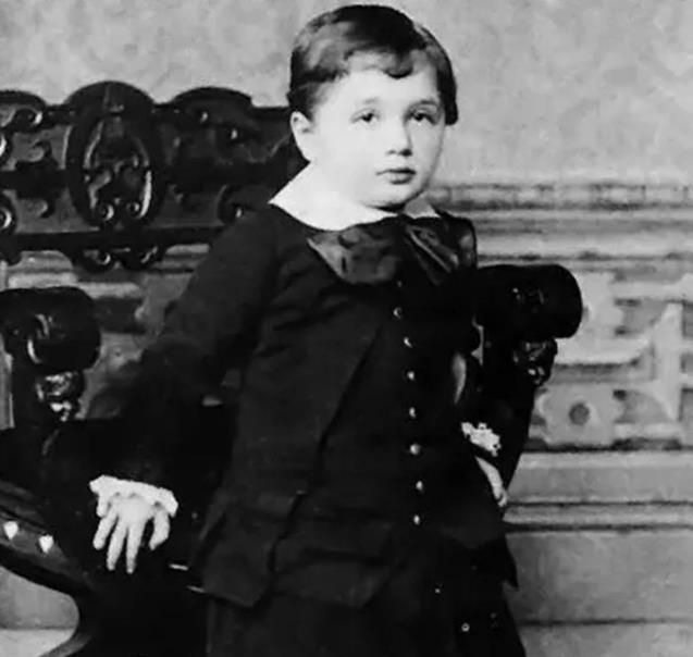 爱因斯坦从小又傻又笨？这样的故事，究竟是谁谣传的？