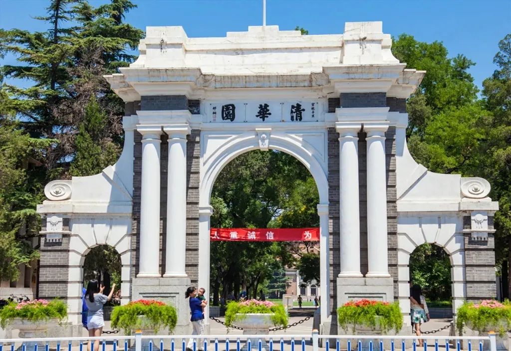 公共租赁住房|上海抢人出大招,直接降低落户门槛!