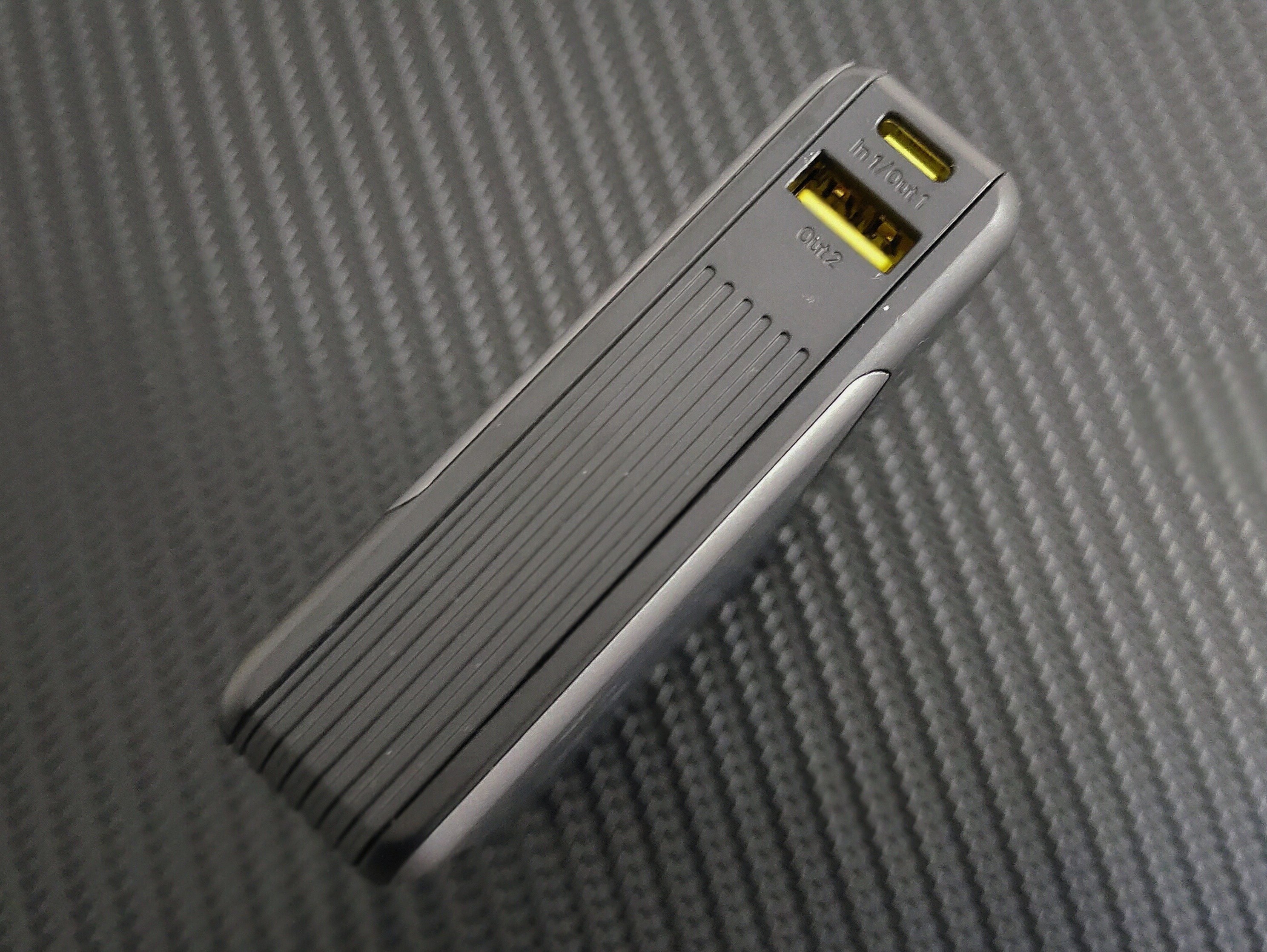 |3万毫安正反百瓦快充，Aohi P30能给显示器供电的充电宝