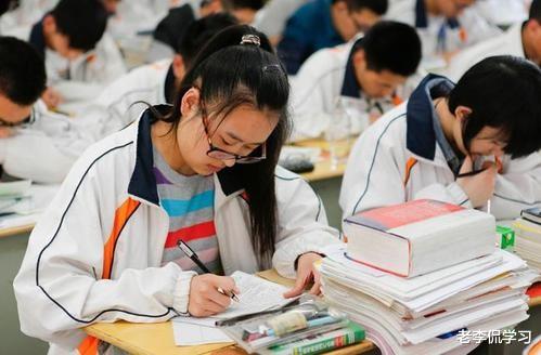 老李侃学习|学生上大学才明白,“高考状元”相比“竞赛保送生”,差距太现实