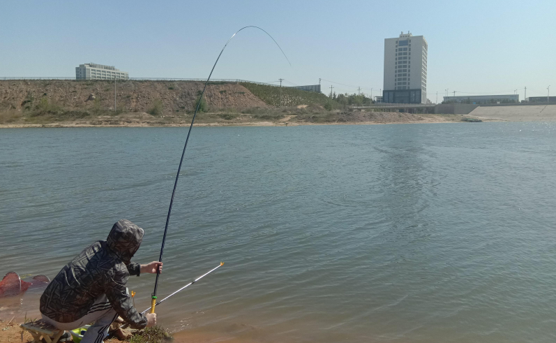 龙虾|夏季钓大水域，天气变热，钓法也要随之改变