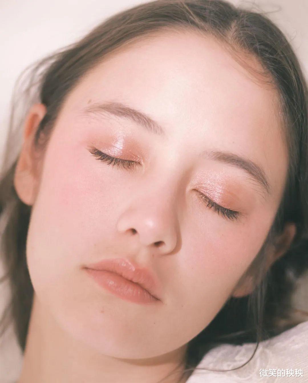 唇色|樱花妹惹人怜爱的“心机”，有一半藏在唇色里，奶棕色唇膏好迷人