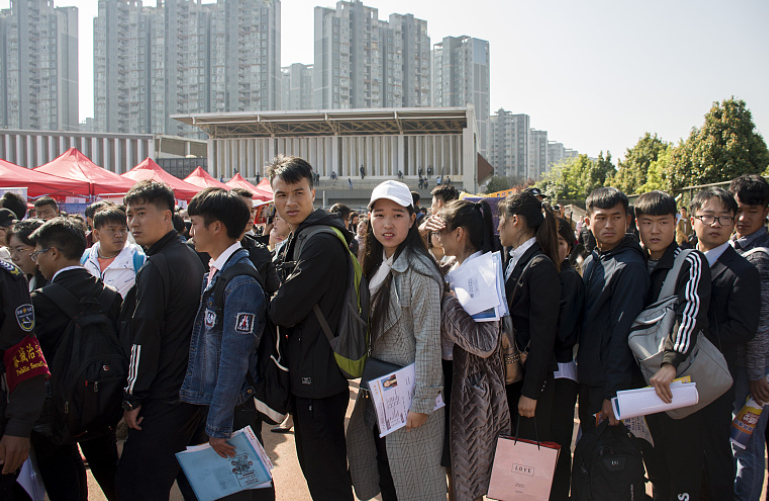 |这一事业编预计招聘10万人，女生更占优势，师范生的春天来了