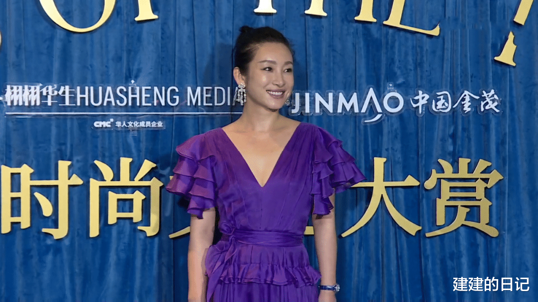 姚晨|再看2021年红毯翻车的15位女星，有人胸口套着“百叶窗”就出来了