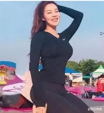 时尚好物官|40岁阿姨身材完美，与女儿合照像“姐妹”，坚持运动有好处