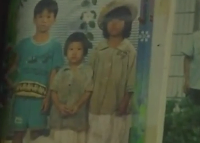 嫌弃父母是农民,不孝女割腕逼母亲做亲子鉴定,坚称自己是捡来的