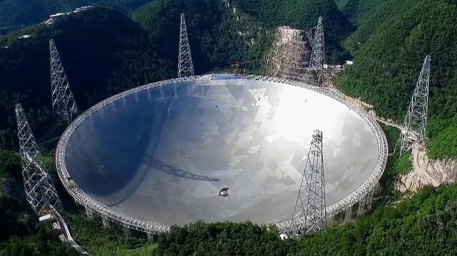 霍金 中国天眼接收宇宙神秘信号，疑似外星人？霍金：不要主动联系！