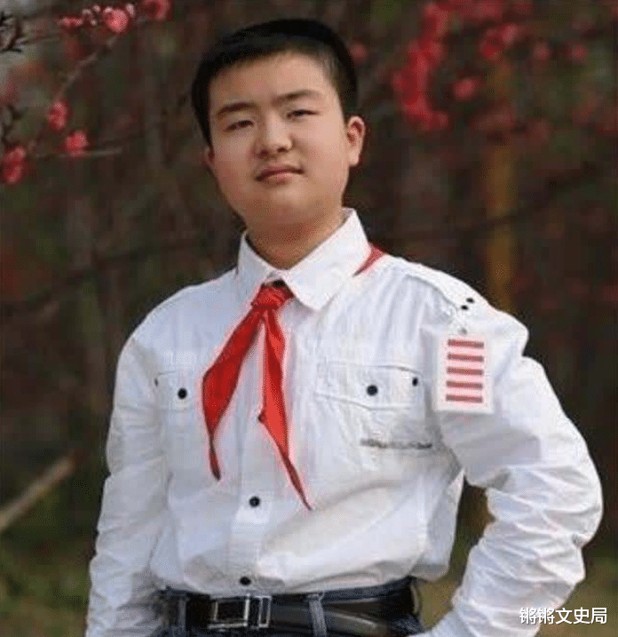 哈佛大学|回看“五道杠少年”和“不屑弟”，一个民办、一个哈佛，谁是赢家？