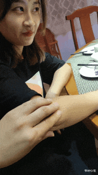 书尽心生|搞笑GIF：这才是真正意义上的爬山，必须要爬着走！