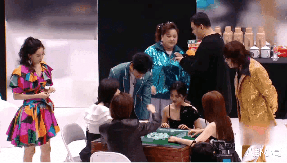 张小斐|张小斐的走红，撕开了娱乐圈虚伪的遮羞布，黄渤的话得到印证