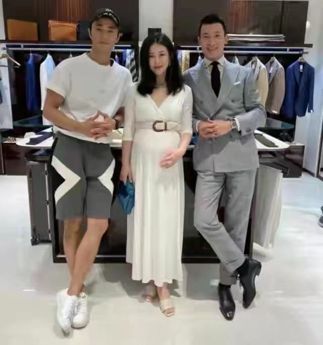 加菲猫说时尚|全智贤换新发型把自己换老了！瘦太狠脸颊凹陷模样大变老太多，神似刘雯