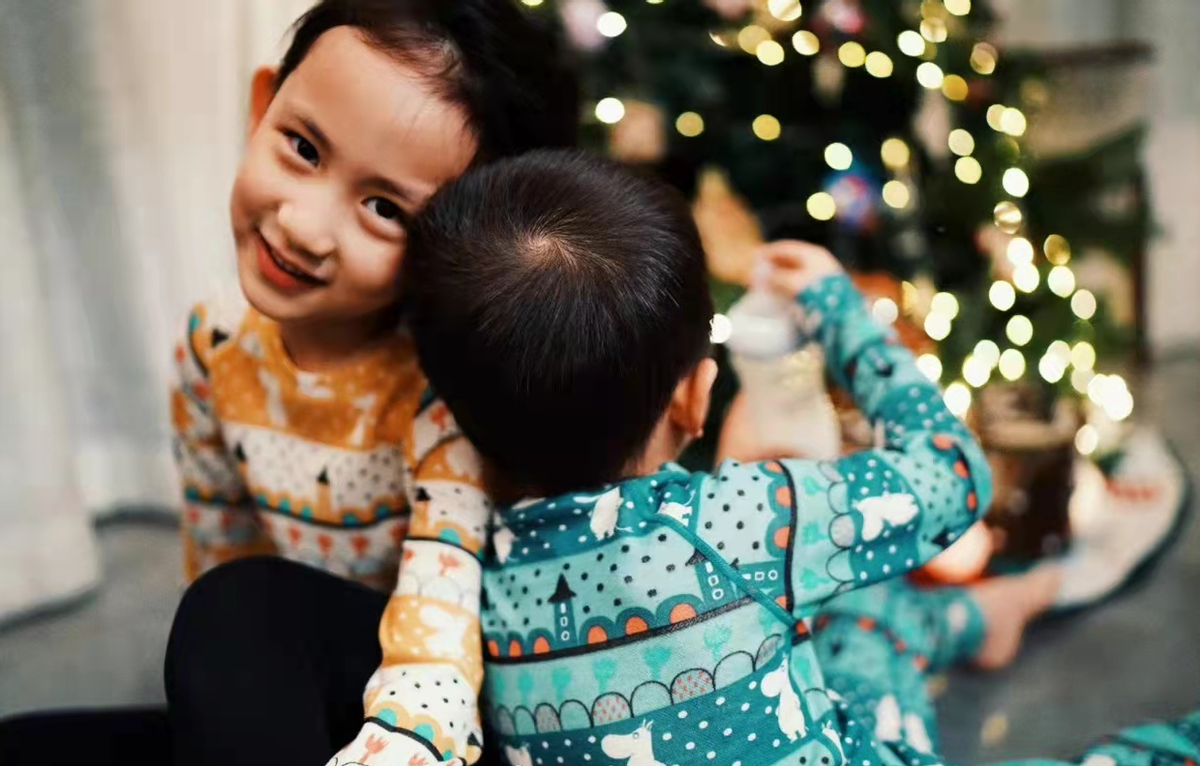 孙莉|孙莉高调晒娃！儿子罕见露正脸像黄磊翻版，妹妹穿红裙比多多还美