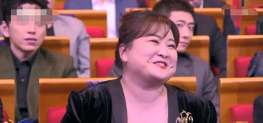 张小斐|张小斐金鸡影后感人发言：贾玲自豪，张一山抹泪，张子枫表情遭嘲