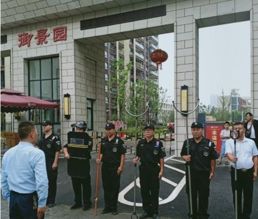 保安|保安每月工资不高，为何离职的人却并不多？现在终于找到了答案