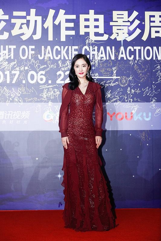 发型|杨幂颜值很高了，生图能看见脸上只有个痘痘，不过造型一般